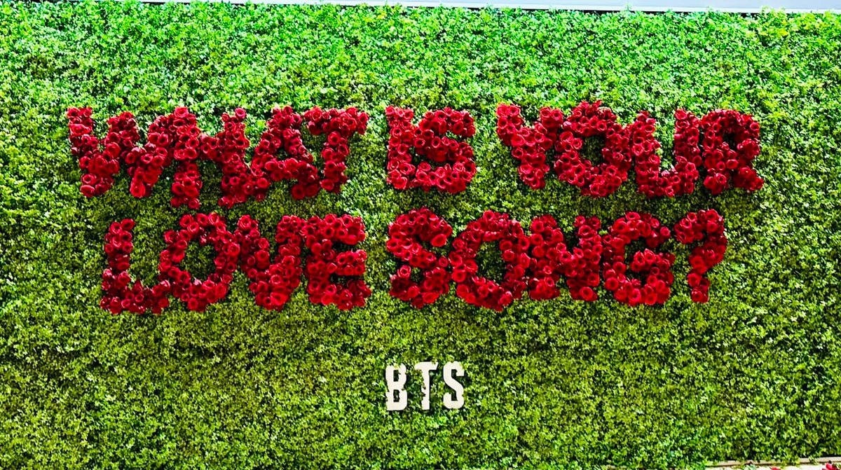 [💜]

Revealed!

Clue yang dari kemarin seliweran "What Is Your Love Song?" merupakan promosi dari album terbaru BTS!🌹

#WhatIsYourLoveSong #BTS #BTS_Arirang