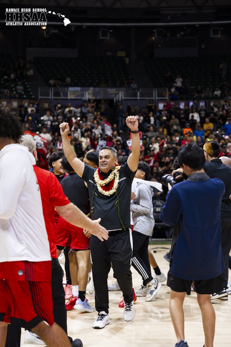HHSAAsports's tweet photo. 2026 HHSAA DI BOYS BASKETBALL STATE CHAMPIONS, KAHUKU RED RAIDERS🔴⚫️

40-38 KAH 

#hhsaa #states #boysbasketball #hawaii https://t.co/TMWKSzyNdm