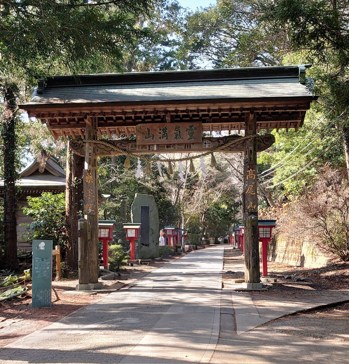 ARASHIC_bikke's tweet photo. 初めましての高尾山
暑すぎて中腹のお寺でUターン💦
ケーブルカーの高尾山駅でこんな景色だったから、山頂に行っていても景色はぼやぁ～だったと思う(多分)

#高尾山
#高尾山薬王院 https://t.co/e6JudEWndy