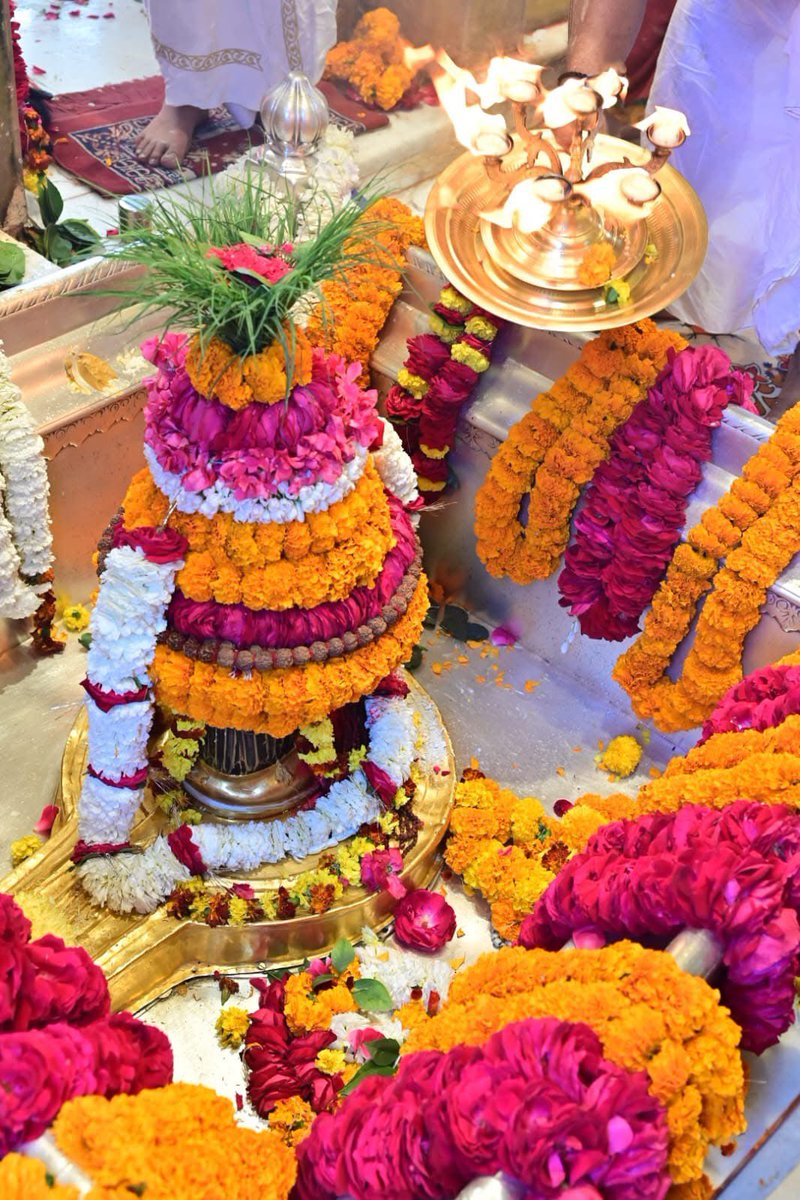 श्री काशी विश्वनाथ ज्योतिर्लिंग मंगला आरती श्रृंगार | 14.02.2026

Shri Kashi Vishwanath Jyotirlinga Mangala Aarti Shringar | 14.02.2026