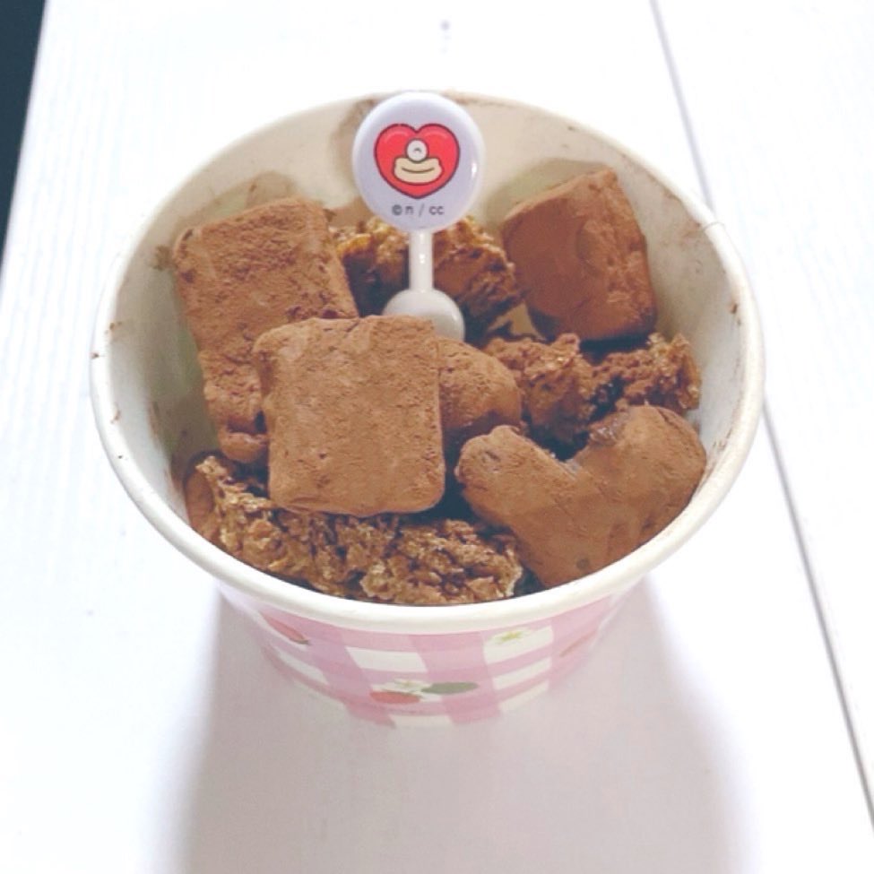 kaaaapikaaa's tweet photo. ハッピーバレンタイン🍫💕
頑張ってるばんちょーへチョコの差し入れです🫶🏻生チョコ頑張って作ったのでぜひ💕
#みてみてばんちょー https://t.co/RyvU7kgRGx