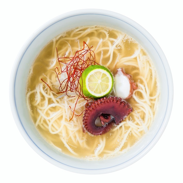kojima_gpanda's tweet photo. 【児島塩ラーメンドライブスタンプラリー⑨】

ふく仙 本店
住所：倉敷市下津井田之浦2-8-39
TEL：086-479-9135
営業時間 / 11：00～15：00・17：00～21：00
※児島塩ラーメンは平日のみ
定休日：火曜日・水曜日

瀬戸内の魚介・鶏ガラ等からとったスープ、下津井タコチャーシューで下津井の魅力満載。 https://t.co/GJIRUlQ8dy