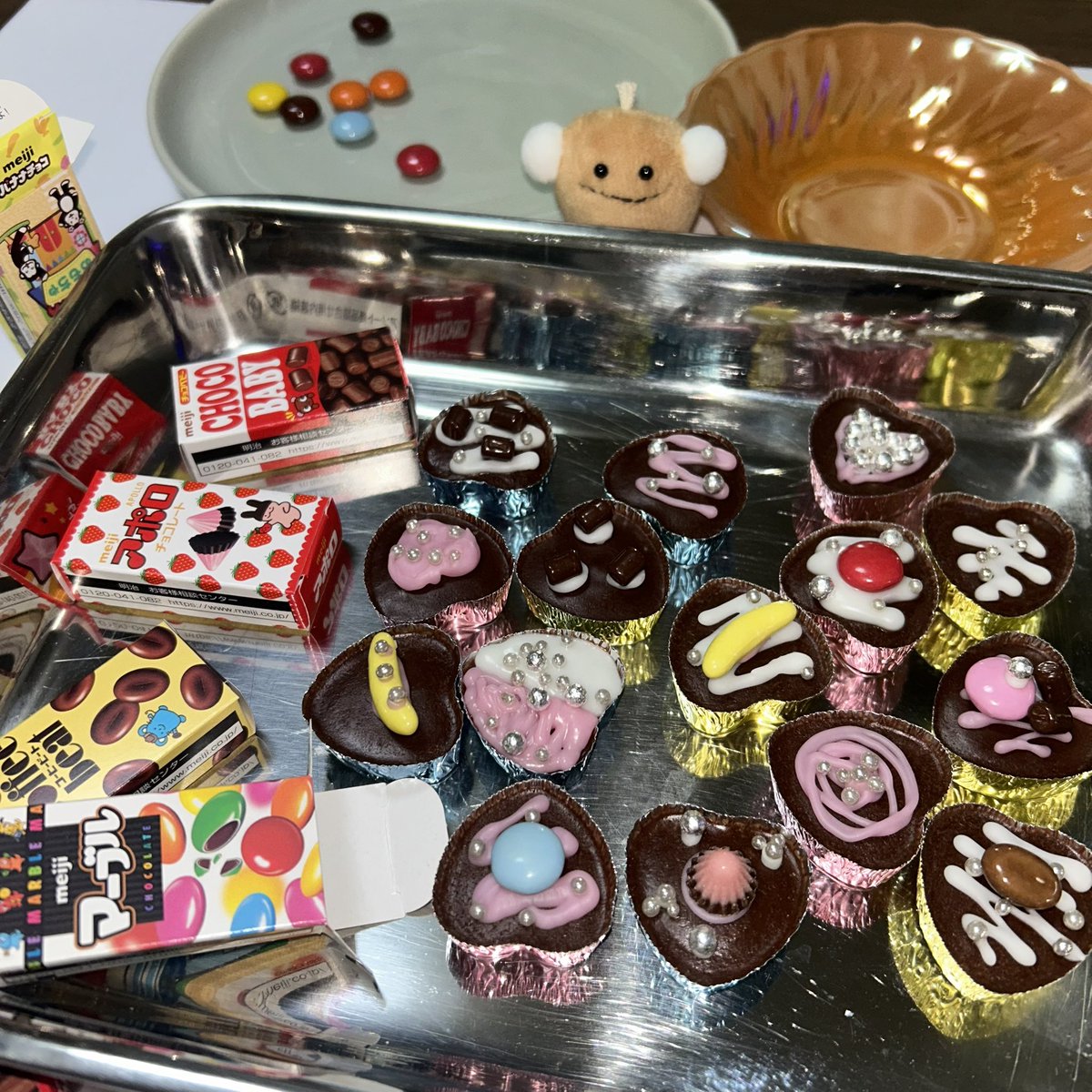 ハッピーバレンタイン❤️🍫✨

昨日は妹が準備してくれて平成女子チョコ作り＆交換会🫶たのしかった🫶

#バレンタイン
#平成女子チョコ