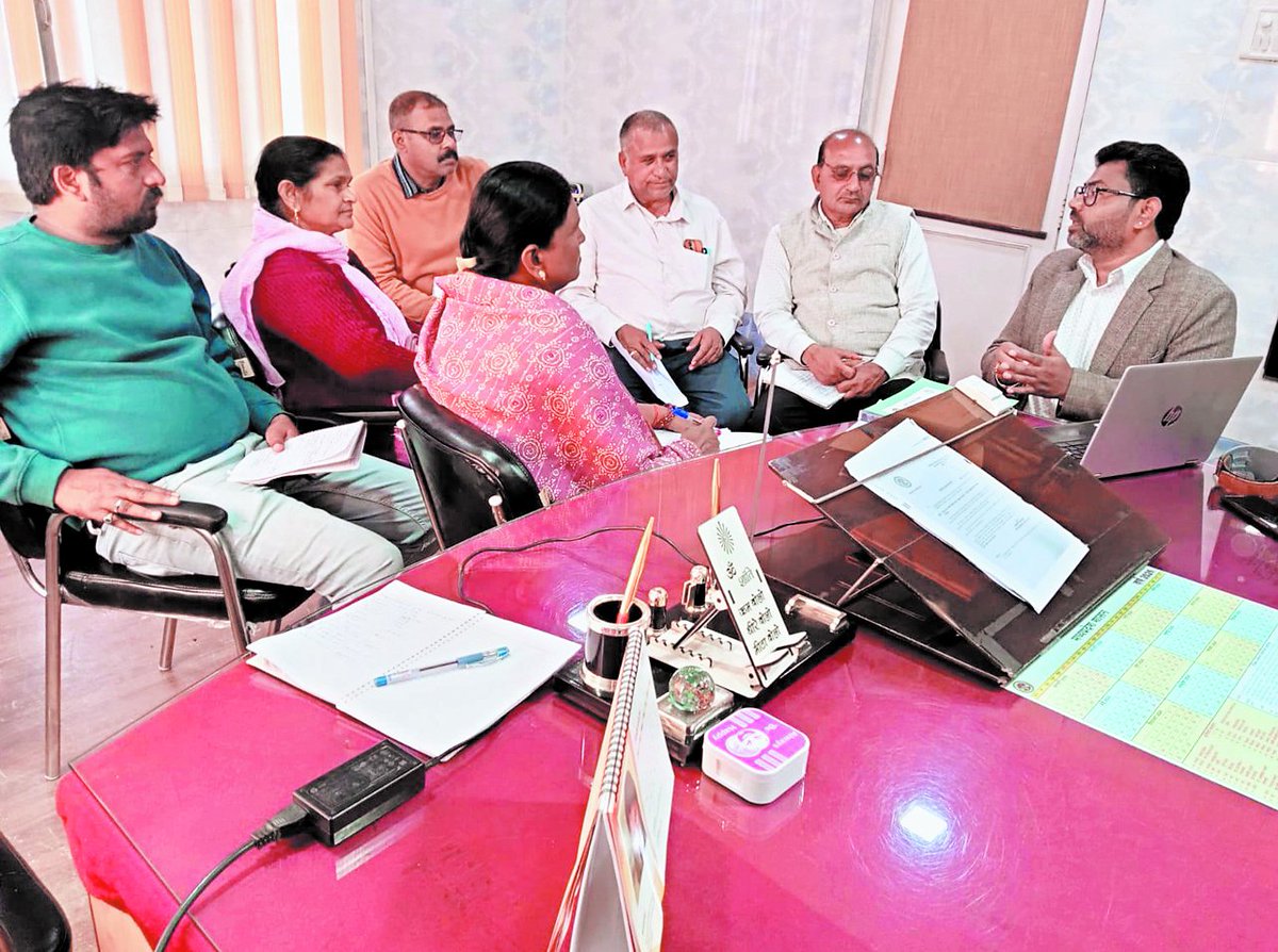 सतना में स्वास्थ्य योजनाओं की कमजोर प्रगति पर सीएमएचओ के निर्देश पर आठ आशाओं को शोकाज और सात सेक्टर सुपरवाइजरों को चेतावनी पत्र जारी।
और जानें: starsamachar.com/showcause-to-8…

#HealthDepartment #ASHAWorkers #PublicHealth #SatnaNews #MPHealth #HealthcareIndia #MaternalHealth