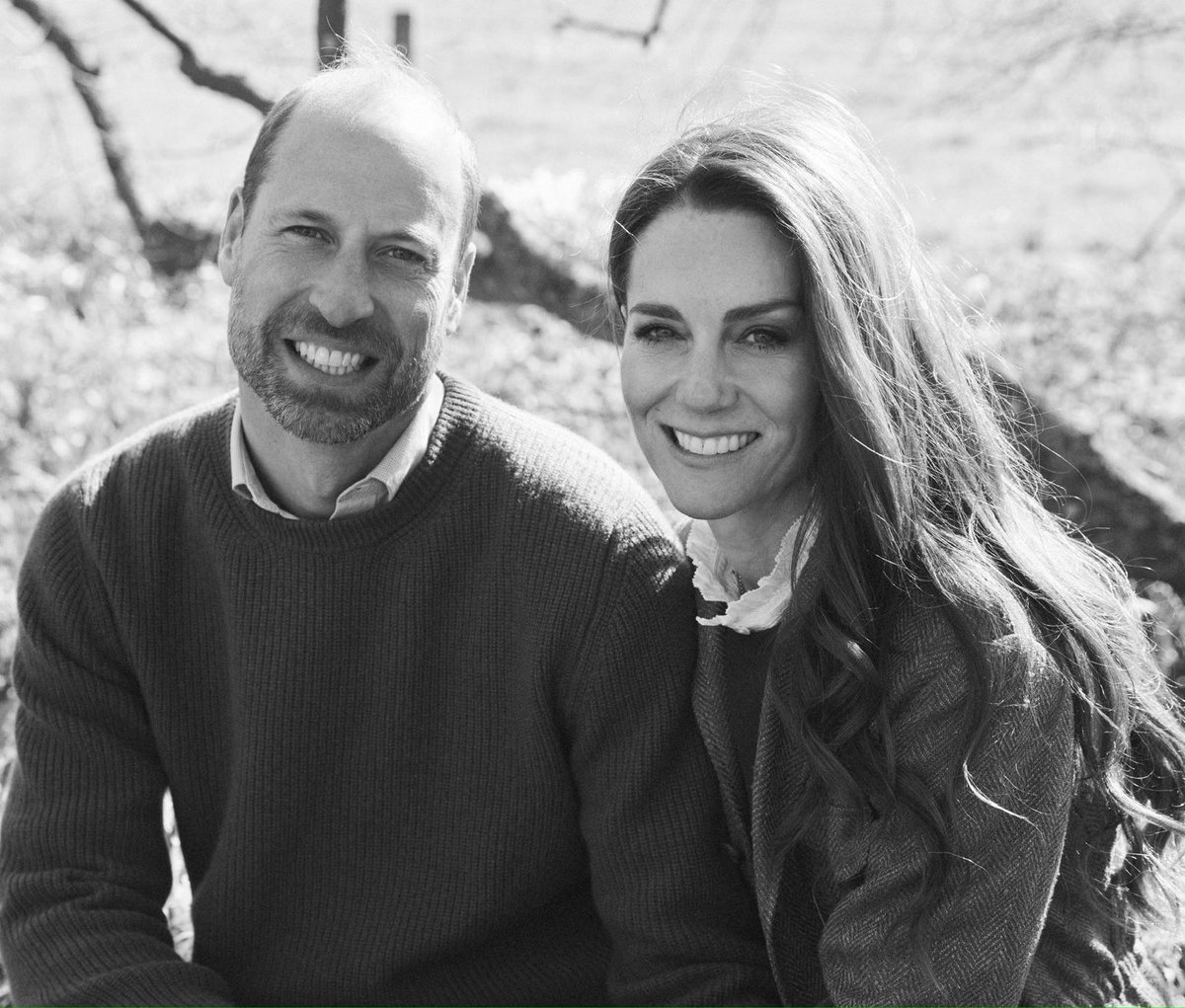 RoyallyBelle_'s tweet photo. Kensington Palace shared a new photo of the Prince and Princess of Wales to mark Valentine’s Day today 🥰 https://t.co/OHGvNmbfps