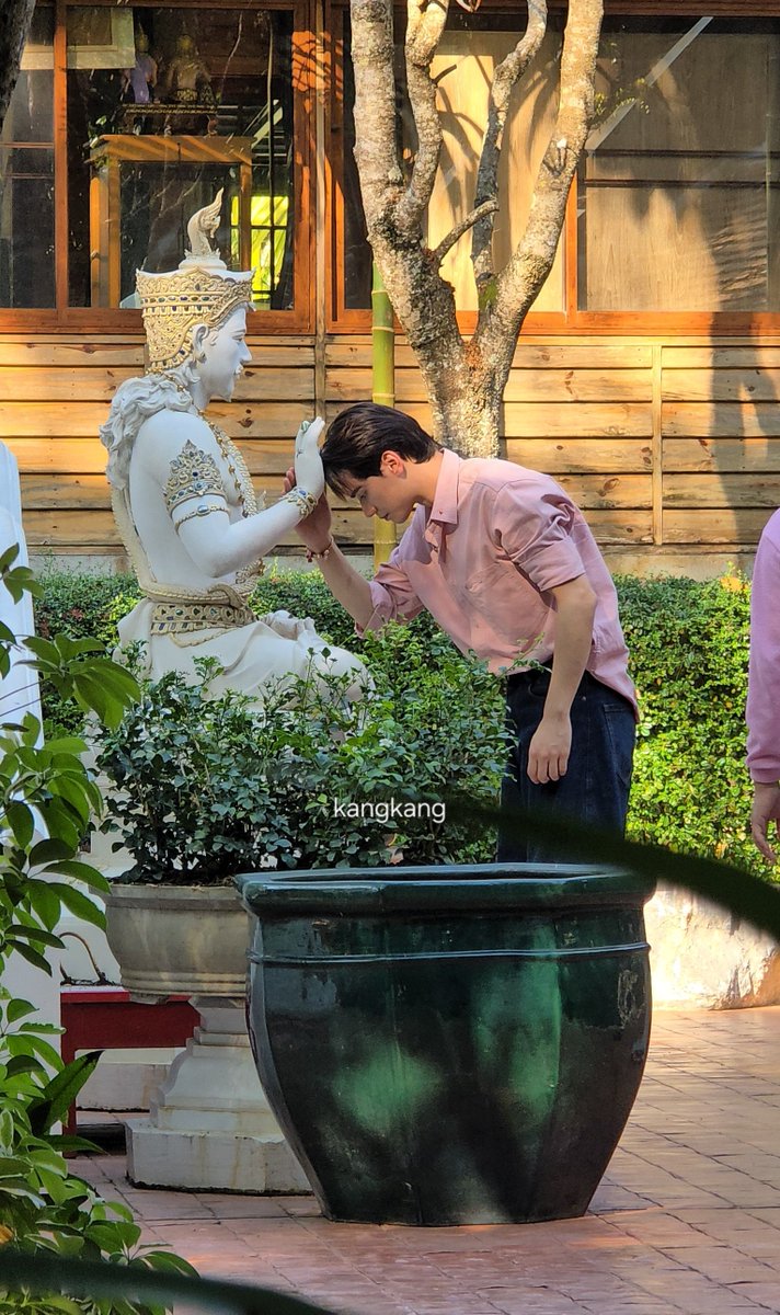 wishUhappyAlway's tweet image. เข้าวัดแล้วเจอแต่กนป งงมาก วาเลนไทนี่แวะมาไหว้พระขอพรกับแฟน
กนปมาไหว้พระ แปล?