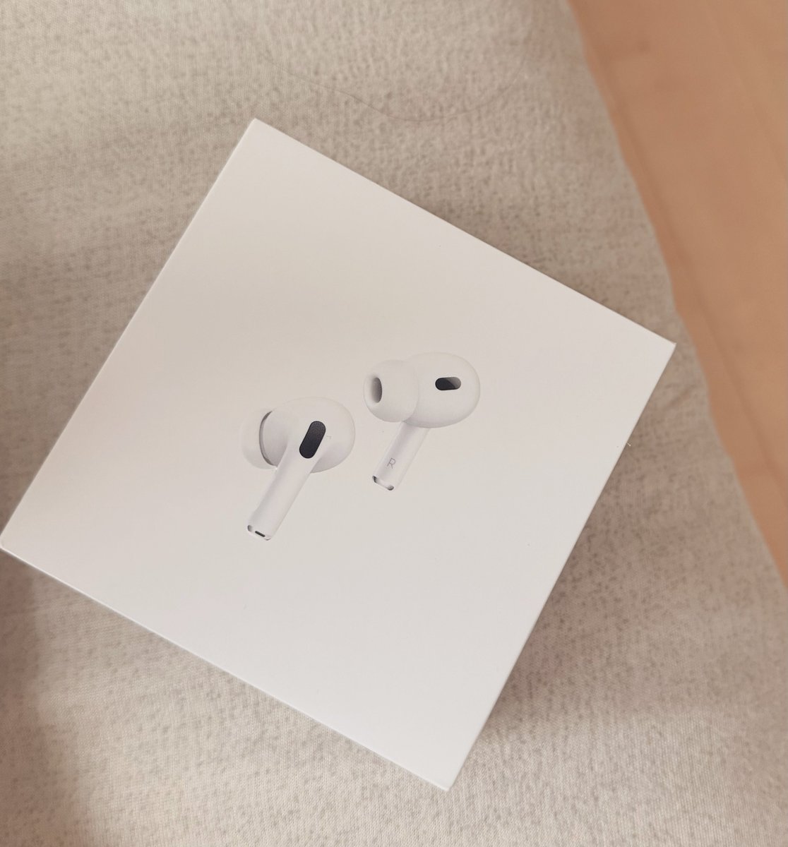 어제 찍은 단한장의 사진 ㅎ 난 멀한거지  에어팟 선물받았당~