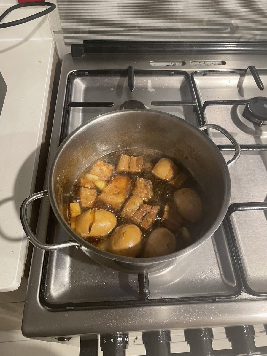 Yournotalonejp's tweet photo. 最近クッキング教室に通い始めてんけど、ひと手間忘れるだけで先生の味とめっちゃ変わるの辛い🫠8時間煮込んだのに。。。 #角煮 https://t.co/TL4flicZjm
