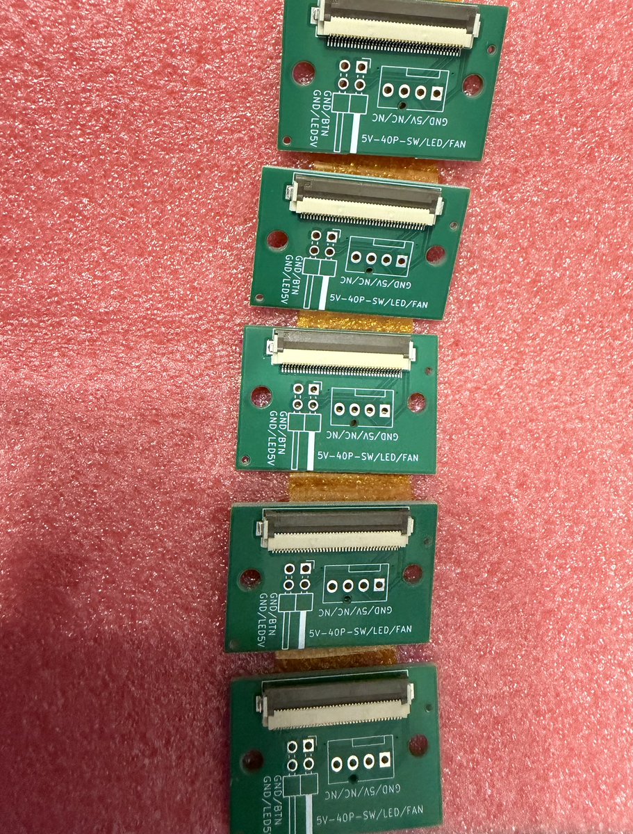 thakyuu's tweet image. 例マミニウルトラ用の40ピンから電源スイッチと電源LEDと5Vファン用の電力取り出す基板
#例マ