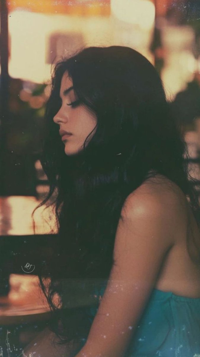 پہلے تراشا کانچ سے اس نے میرا وجود
پھر شہر بھر کے ہاتھ میں پتھر تھما دئیے