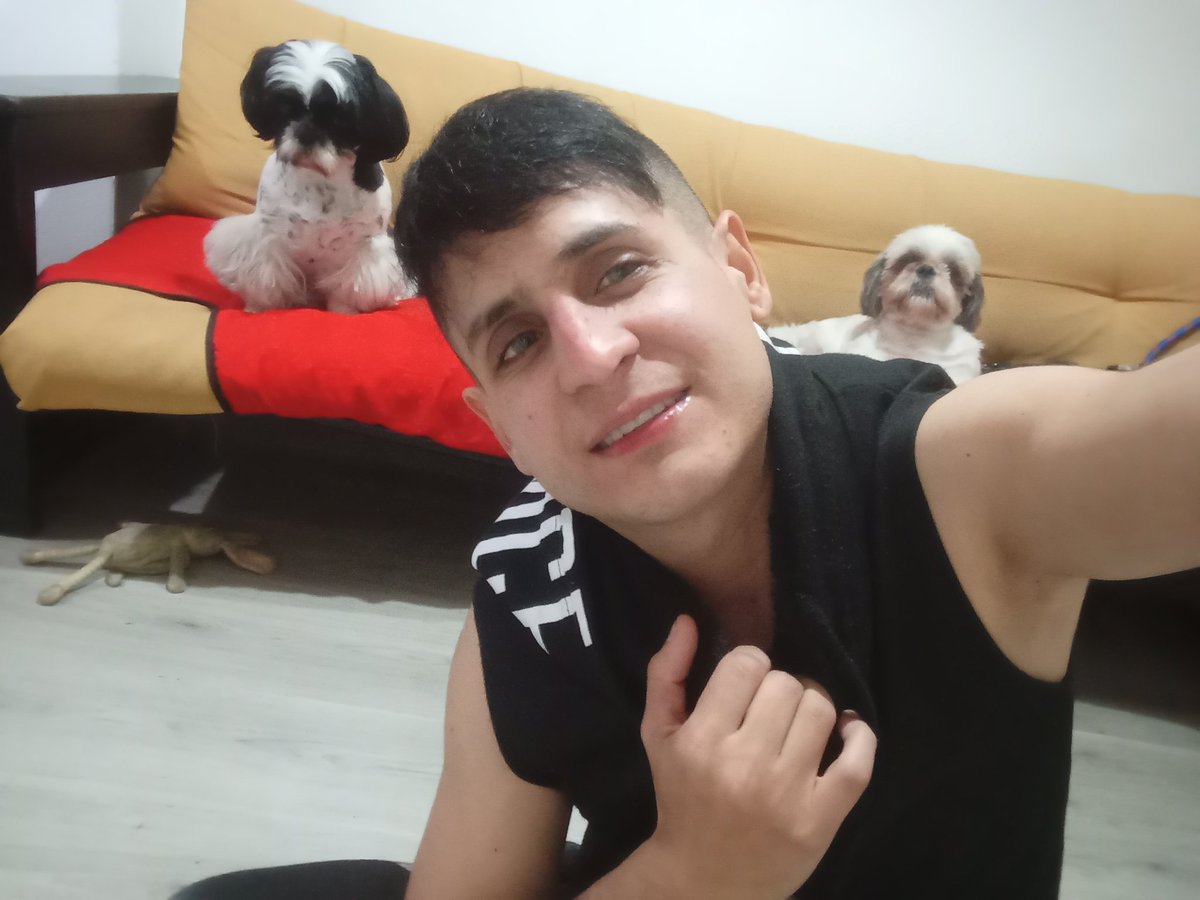 JeanCohem's tweet photo. Por años entendí, tarde que siempre fuy remando solo que sigo solo y que seguiré solo en este pais chilito y no soy sociable pero soy muy tierno de corazón no tengo amigos pero si me escribes y dejas conocerte si eres de chile o valpo sería bakan para tener amigos https://t.co/8vmyzxnaZy