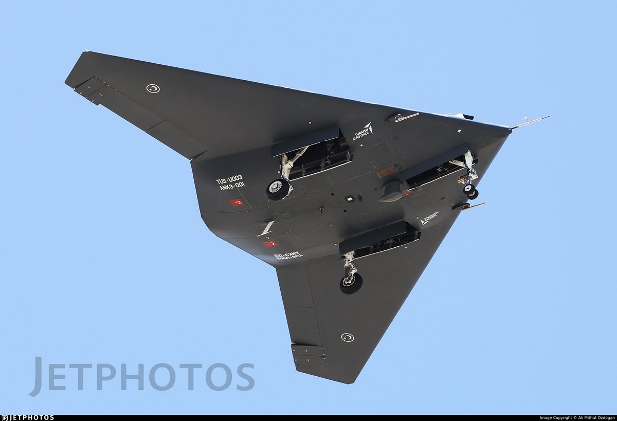 🇹🇷 ANKA-III yenilendi. Nihai prototipin uçuşlu testleri 2027’de başlayacak. Milli motor da 2028-2029’da ANKA-III’e entegre edilmiş olur.

TUSAŞ Genel Müdürü Mehmet Demiroğlu konuyla ilgili şunları söyledi:

“Önümüzdeki senenin başında, ANKA-III’ün nihai prototipi, daha