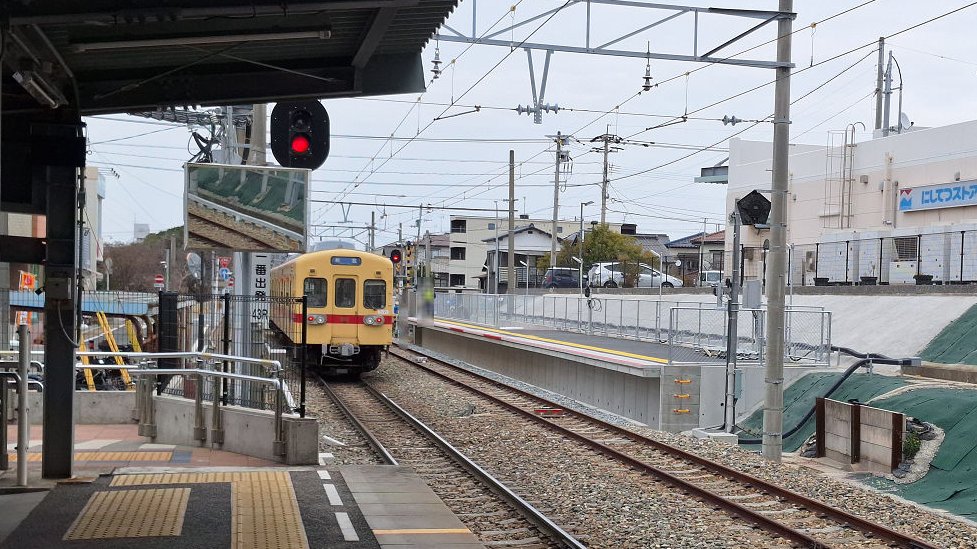西鉄貝塚駅に掲示されている #西鉄貝塚線 ダイヤ改正の案内。
2007年以来の改正と言う事もあるが、力の入った？ポスター。
現在工事が進んでいる香椎花園前駅の２番ホーム、新設される朝の３本のみ使用されるようなのでシンプルになりそう。