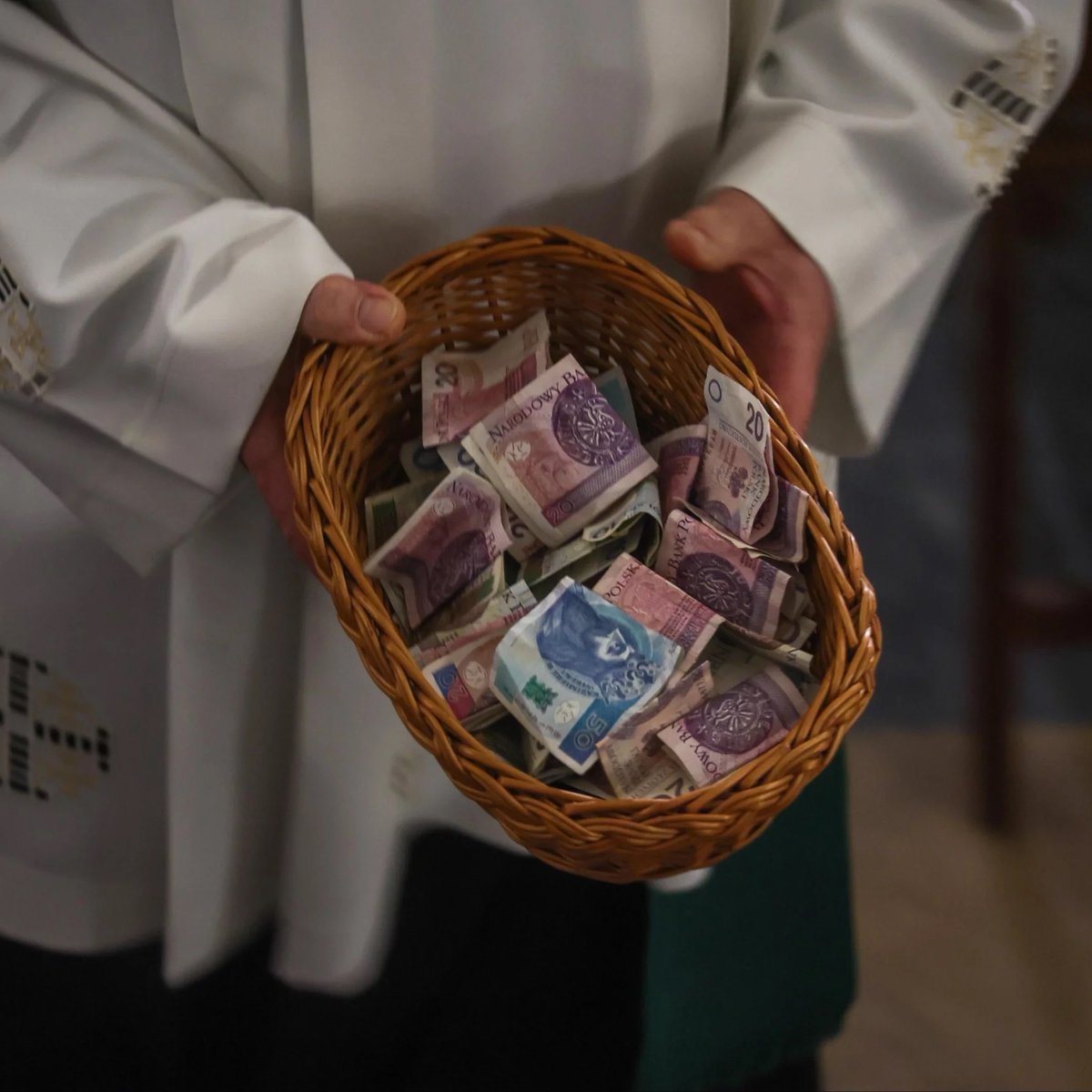 FAST INFO tweet media