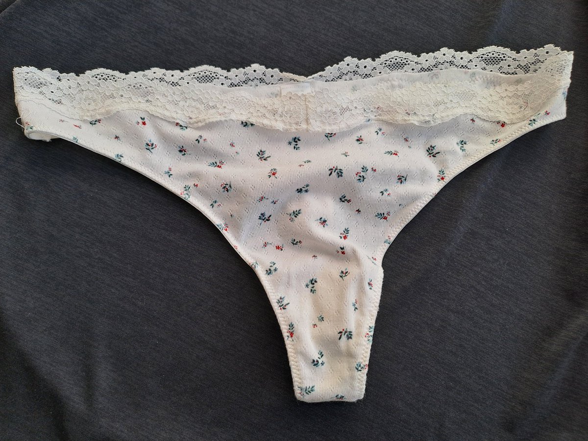 Mark30704629's tweet photo. Sweaty gym thong 🏃🏻���♀️🥵 https://t.co/cMdQVA0X6h