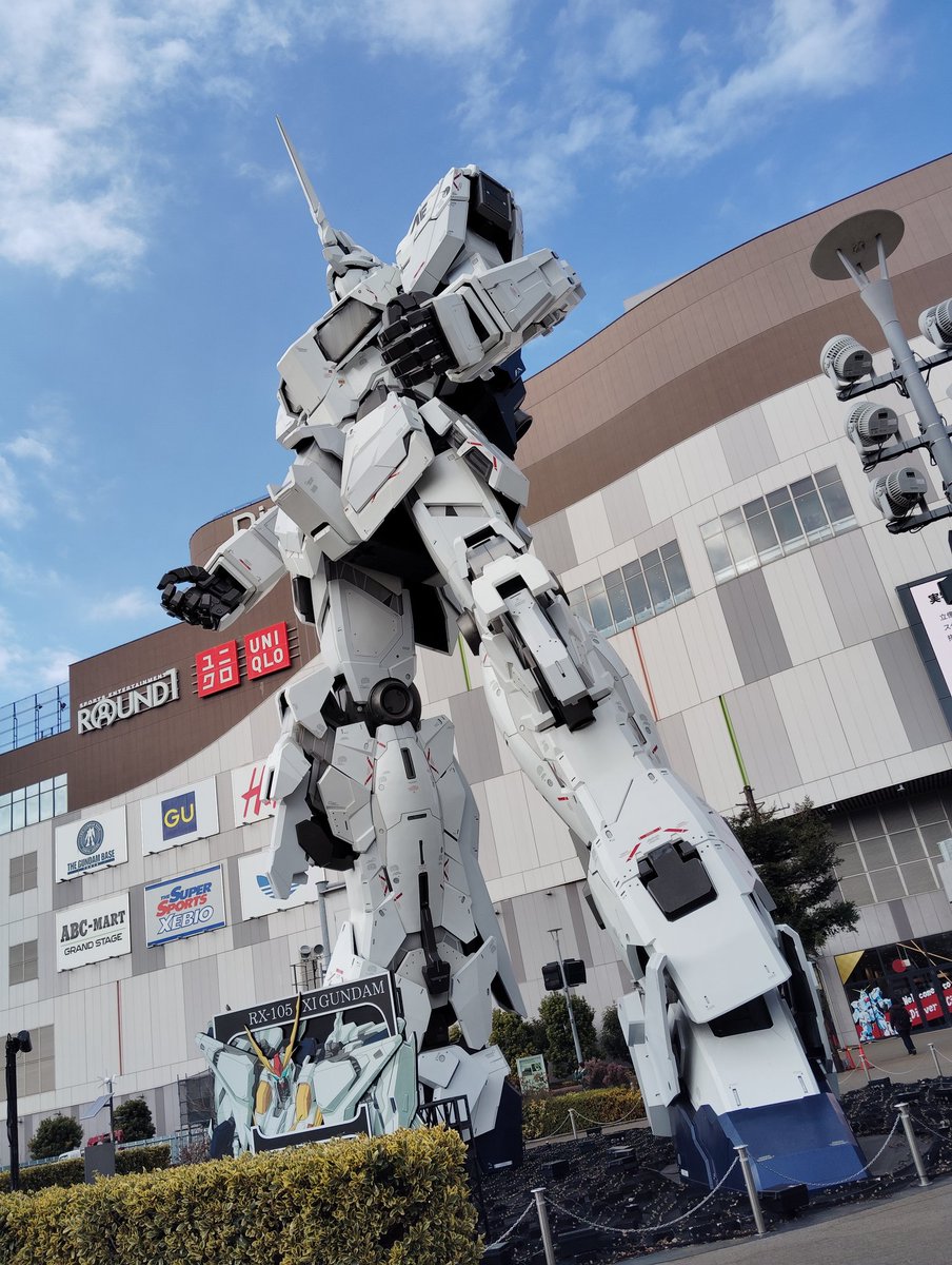 THE188475's tweet photo. こんばんは。
昨日おめでとうのメッセージや♡をいただき、ニコニコのなーやです。
皆様どうもありがとうございます。

うっかりSSの在庫を切らしてしまったので、代理でユニコーンに登���して頂きました。
因みにハサウェイ最新作はまだ見ていません。 https://t.co/PtOzhHk8Mn