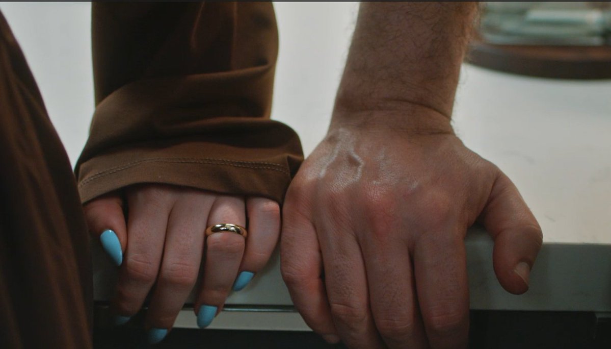 DTural's tweet image. SENİ GÖRMÜŞ OLSAYDIM UNUTMAZDIM”

Kanal D’nin sevilen dizisi #GüllerveGünahlar, Sevgililer Günü’nde izleyiciyi hem romantik hem de duygusal anlarla buluşturacak. Yeni bölümde mutfakta karşı karşıya gelen Serhat ve Zeynep’in sahnesi seyircinin içini ısıtacak.

BELKİ 14 ŞUBAT GÜNÜ…