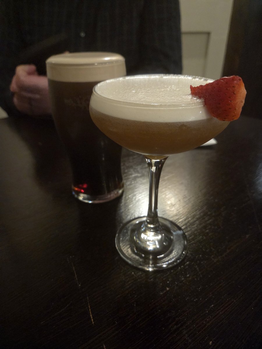 Such a chilled out night with the husband 🥂✨️ #wellneeded #valentines