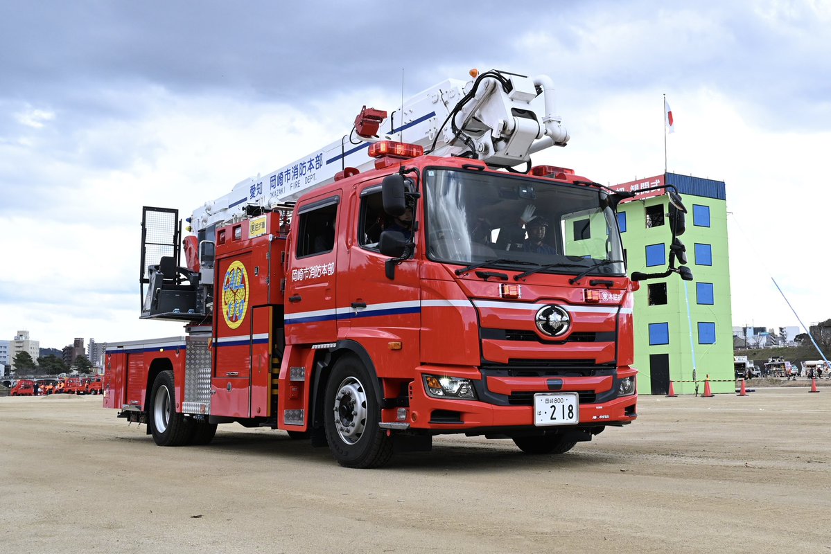 徳川家ゆかりの地、岡崎市消防本部の車両は、徳川家の家紋である、葵の御紋を車体にあしらっています。