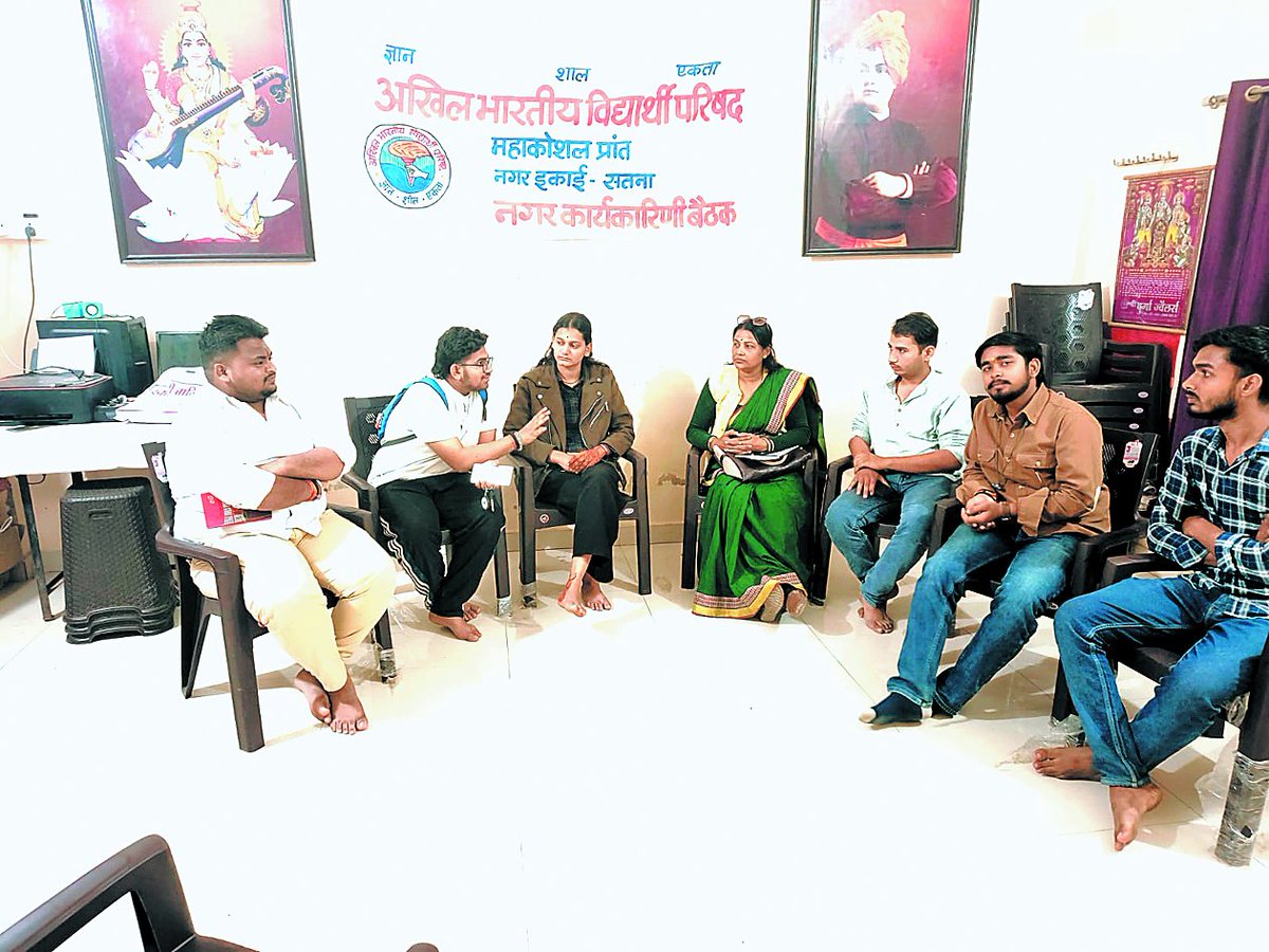 महाशिवरात्रि पर सतना में पहली बार ग्रीन शिवरात्रि अभियान, मंदिर परिसर प्लास्टिक मुक्त, स्वच्छ और पर्यावरण संरक्षण का संदेश।
और जानें: starsamachar.com/first-green-ma…

#GreenShivratri #EcoFriendly #PlasticFree #EnvironmentProtection #SatnaNews #Mahashivratri #GoGreen #CleanTemples