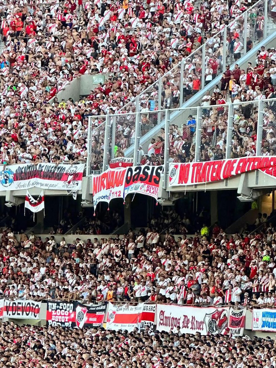 Oasis flag in River Plate stadium, Argentina 🇦🇷