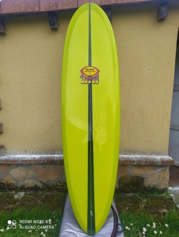 Bing Lotus traida de California en el año 2007 x 1000€ #sevende De las ultimas tablas que Matt Calvani shapeo a mano de principio a fin, medidas 6'8’’ x 21.5 x 2.8 x 46.50 litros.  surfmarket.org/es/segunda-man… #surfmarket #segundamano