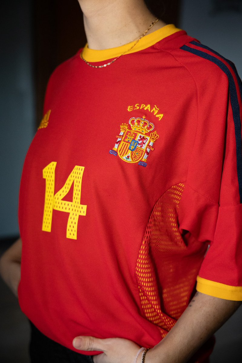 ESTO ES FÚTBOL 🇪🇸⚡️

La Roja antes de que todo fuese marketing.

Antes de que el fútbol cambiara.

📅 Jueves 19 · 19:00
Drop “Leyendas de La Liga”

¿Quién recordaba a Albelda con el 14 en la Selección? 👀