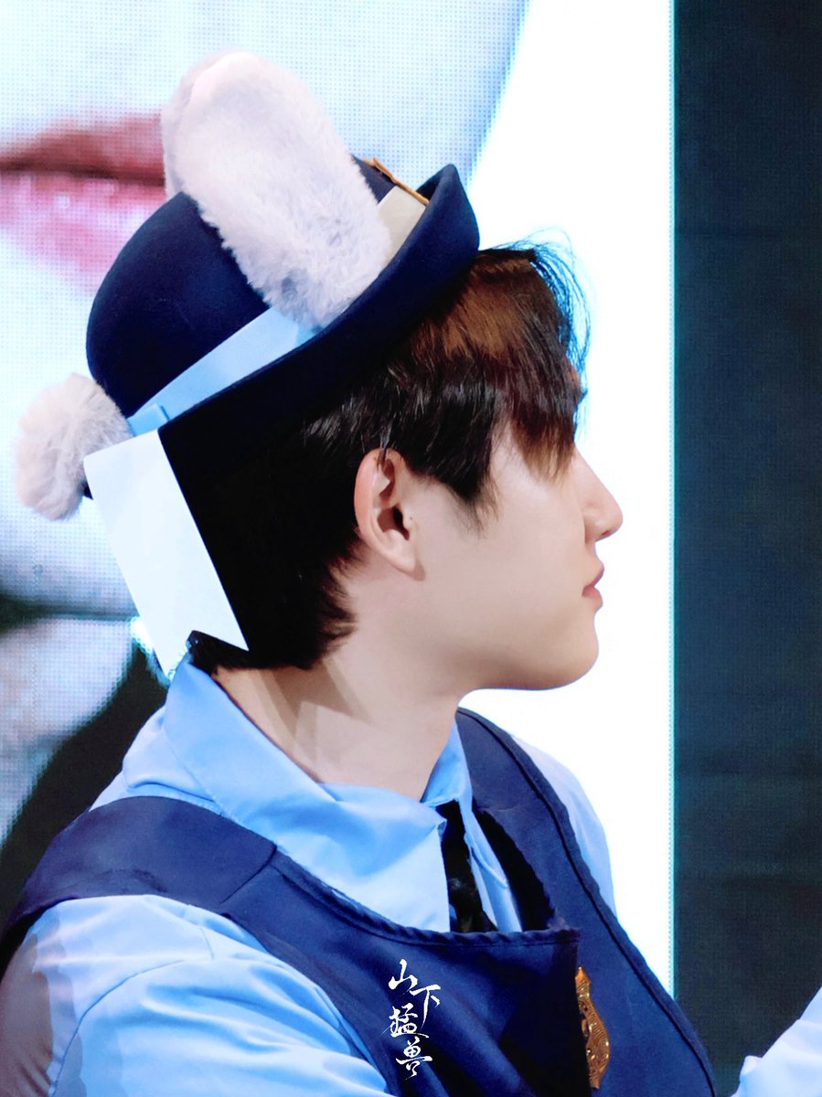 CaptainLi666's tweet photo. 20250207北京签售
Squishy cheeks ♡

#도경수 #DOHKYUNGSOO #KYUNGSOO #都暻秀 #DO(D.O.) 
@weareoneEXO
@DOHKYUNGSOO_X https://t.co/hkYHEKFn6t