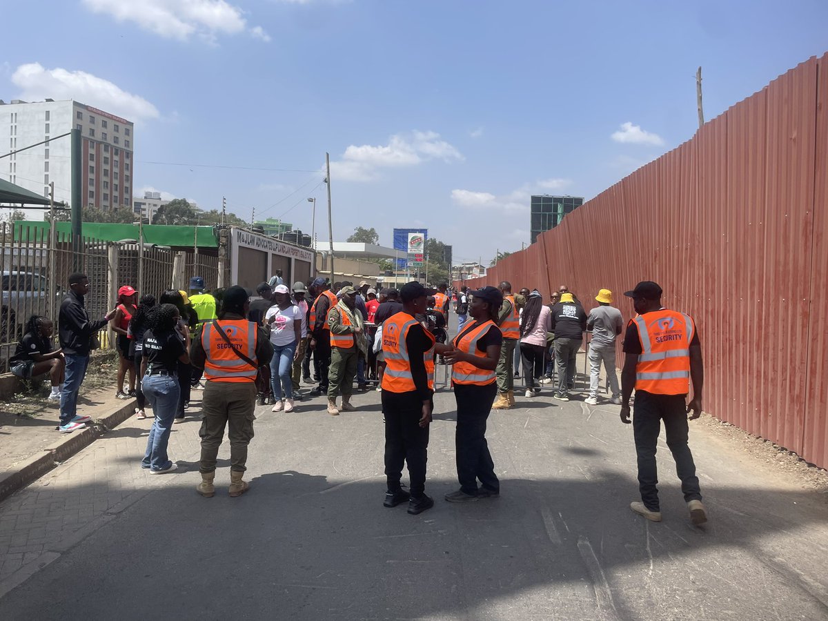 HSBC Sevens Day 1 and we are happy everyone is compliant and orderly for the general safety and security of everyone. #hsbcsvns #EventSecurity