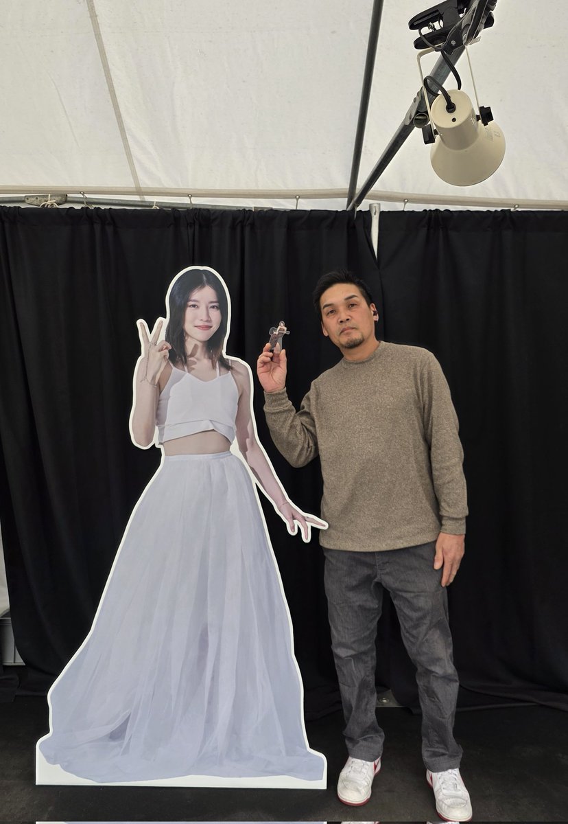 kinakojgdw's tweet image. 初めての🥰miletちゃんパネルとの撮影📸
いっぱい並んでるからAだけ😆
#miletと一緒
#milet_BUDOKAN
#RayofWater