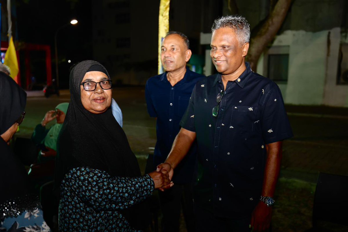 iAathu's tweet photo. ގުޅުންތަކެއްގެ އަސާސަކީ އިޙުތިރާމް ކުރުން. އެއީ ތަހުޒީބާއި ތަމައްދުން ހާމަކޮށްދޭ އަމަލެއް. . އެންމެ ފުރިހަމައަށް ހުރިއެކަކީ އެމްޑީޕީ މޭޔަރ އާދަމް އާޒިމް.

#MDPAdamAzim
#MDPMayorAdamAzim
#HeyvallaThayyaru 
#Voteformdp
@adamazim https://t.co/gwSGDhhvkj