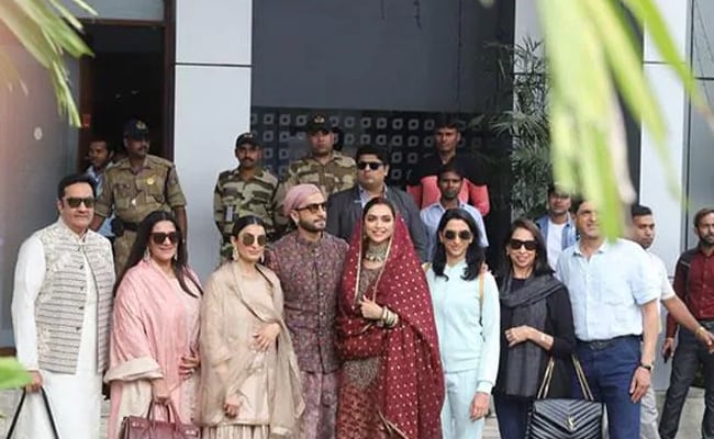 Gdmorning lovely golden gorgeous lady <a href="/deepikapadukone/">Deepika Padukone</a> <a href="/RanveerOfficial/">Ranveer Singh</a> bhai and the little princess #Dua Didi <a href="/anishapadukone/">Anisha Padukone</a> ma #ujjala pa <a href="/padukoneprakash/">Prakash Padukone</a> Didi #ritika pa #jagjit ma #Anju have a very gd Saturday and weekend tc yourself stay always blessed to lord ganesha and