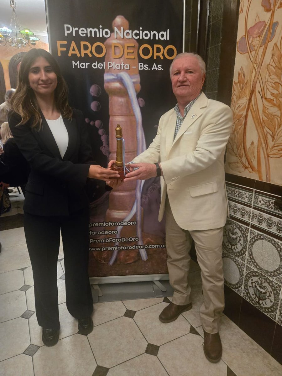 Recibimos con Lara Giroldi el Premio  Faro de Oro VIP, por 10 años de trayectoria de Hola Europa, en la ciudad de Mar del Plata el Premio más importante en Argentina, luego de los  de APTRA.