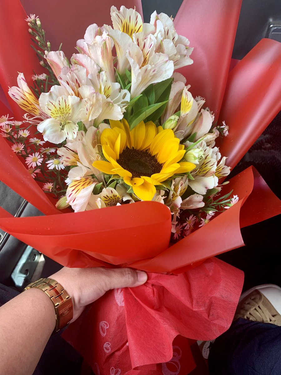 Aww, thank you! 🥰

Chars lang. 😅 para kay mudra 'to. 😅 Happy Valentine's day, everyone! ❤️