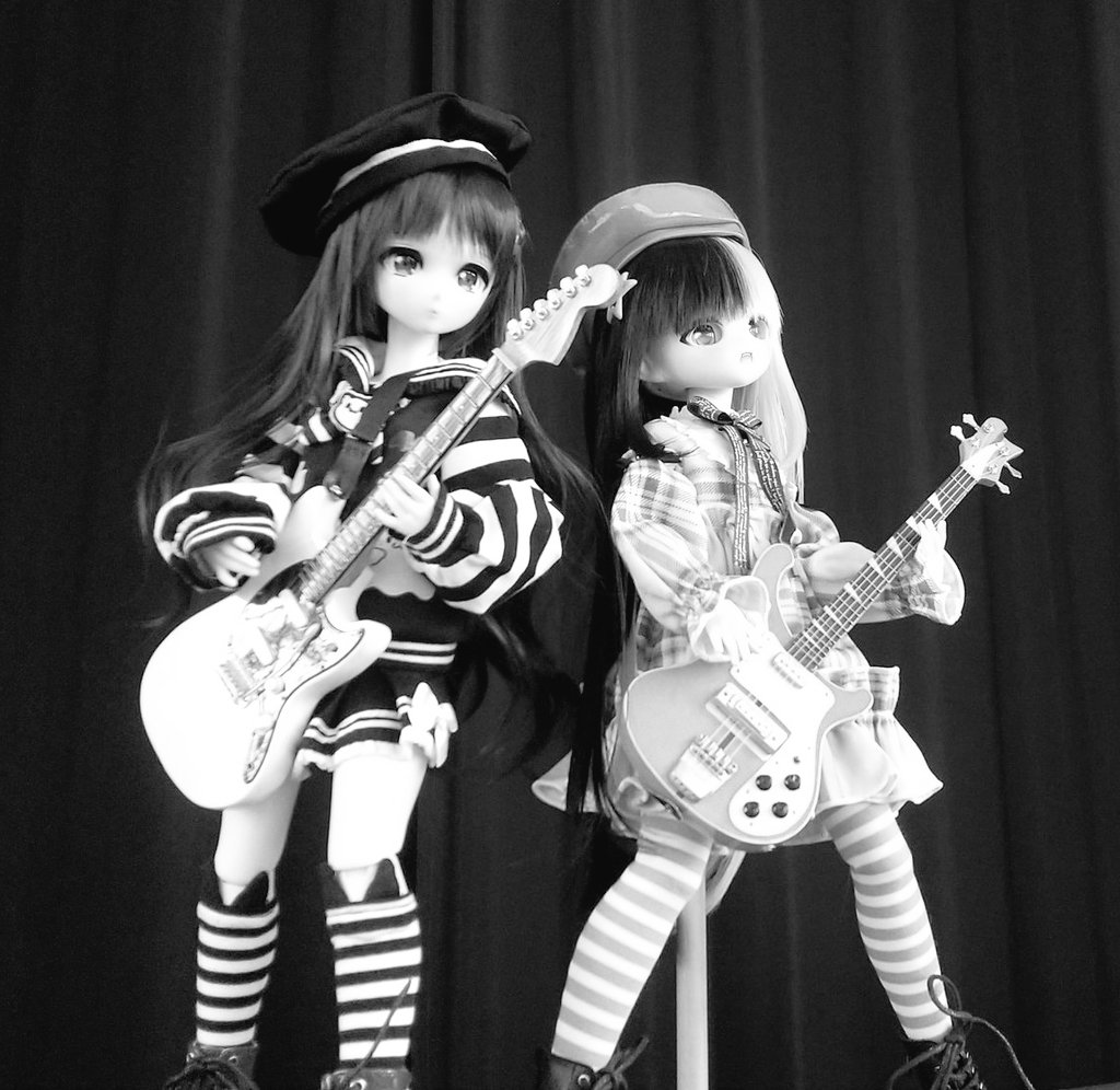 #dollでモノクロにするとかっこいい選手権
1990年代のロッキンｆのモノクロページ風