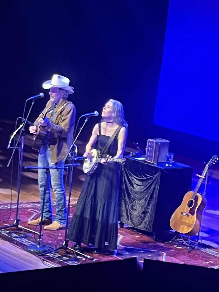 dinksella's tweet photo. #whywouldntyou? Buy a ticket to a Gillian Welch &amp; David Rawlings; legendary folk duo from Nashville. 3 hours of magic! Davis plays a vintage (1935) Epiphone guitar. https://t.co/DQDIm2SoSe