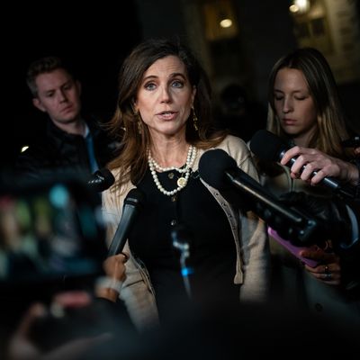 Epstein Dosyalarında Kan Donduran İtiraf! 

​ABD’li Kongre Üyesi Nancy Mace’ten dünyayı ayağa kaldıracak çıkış:

​"Sadece erkekler değil! Epstein’in kirli ağında kadınları ve kız çocuklarını pazarlayan çok sayıda kadın var." 

​Dosyalar açıldıkça dehşetin boyutu büyüyor.