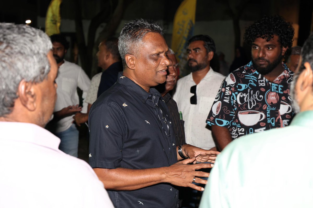 iAathu's tweet photo. ބޮޑުކުޑަ އާއިލާއަކުންތޯ ނުބަލާ، ވަކިމީހެއްގެ މީހެއްތޯ ނުބަލާ، ޒުވާނުންނާ  އެކު އުޖާލާ ކުރިމަގެއް މާލެސިޓީއަށް ގެނެސްދެވޭނީ އެމްޑީޕީ އާދަމް އާޒިމްއަށް

#MDPAdamAzim
#MDPMayorAdamAzim
#VoteForMdp
#HeyvallaThayyaru 
@adamazim https://t.co/41OcWGjuvv