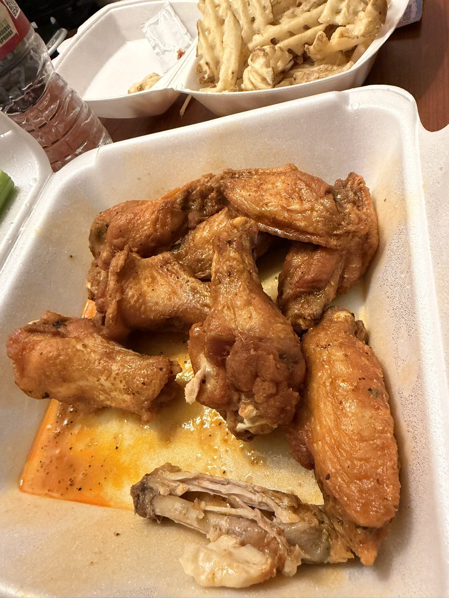 Joshinyaa's tweet photo. After a horrible night, we thought @Pluckers was gonna be the answer to our problems, just to find out theyd be adding fuel to fire. Help! #extradry #pluckers https://t.co/j1eUb7TVXw