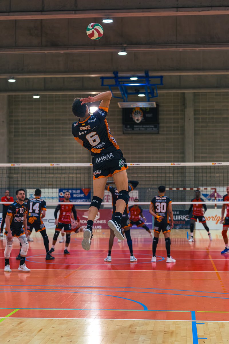 Sábado de Superliga. Jornada 17
A las 18.30 se vuelve a poner en marcha el CV Guaguas. 

El histórico <a href="/CVTeruel/">Pamesa Teruel Voleibol</a>, que también será el rival en la Copa del Rey, visita el GC Arena. Su entrenador, Maxi Torcello, quiere un partido con un ritmo alto de juego. 
@tirma /<a href="/cervezasambar/">Cervezas Ambar</a>