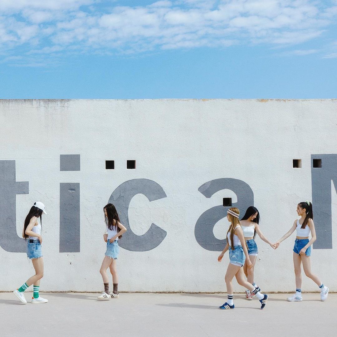 kismetfiless's tweet image. someone turn on ‘japanese demin’ by daniel caesar