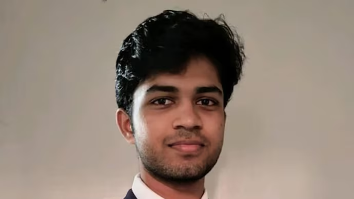 Cloudwatch199's tweet photo. 🚨 A 22-year-old Indian student from Karnataka is missing in the United States.

Saketh Sreenivasaiah, a student at UC Berkeley, was last seen near Lake Anza in the Berkeley hills on February 9.

The Indian Consulate in San Francisco is in touch with his family and local authorities.

Pray for his safety and swift return. 🙏

If you are in the Bay Area and have any information, please contact local authorities immediately.

@FBI @FBIDirectorKash @FBISanFrancisco