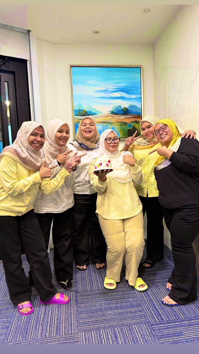 ninotttt's tweet photo. Simpan sini 💛 Cepat je tau tau dah 7 bulan kat tempat baru ✨ https://t.co/t6EUz5v7z9