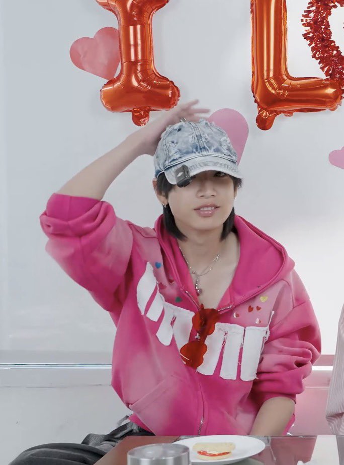 แว่นอะแม่ อันเดียวกันป่ะ 👀 👉🏻👈🏻

#THAIchayanon #NEXnattakit