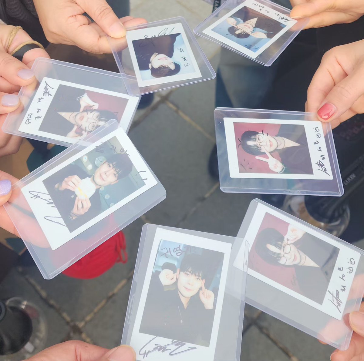 260214 라포엠 ALIVE 쇼.음악중심 생방송 팬석 참여

생방 팬석은 처음이라 너무 떨린다는 ~☆☆