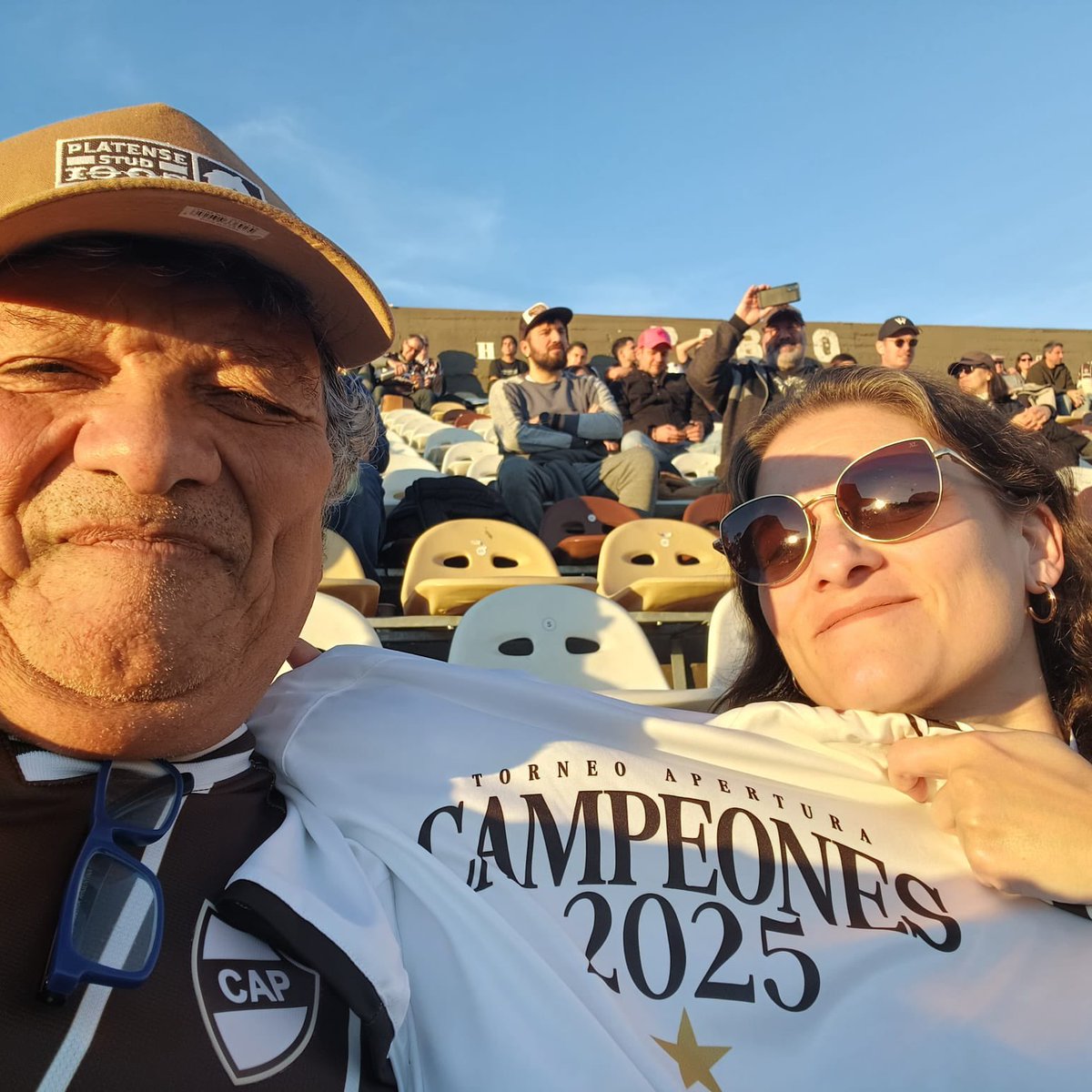 CeciliaRotundo's tweet photo. Feliz cumple Pa!
Por más momentos como estos, en nuestro lugar, donde somos felices juntos.
Te amo viejo! 🤍🤎🤍
#platense #elBebi🦑 https://t.co/REuAmyYdX9