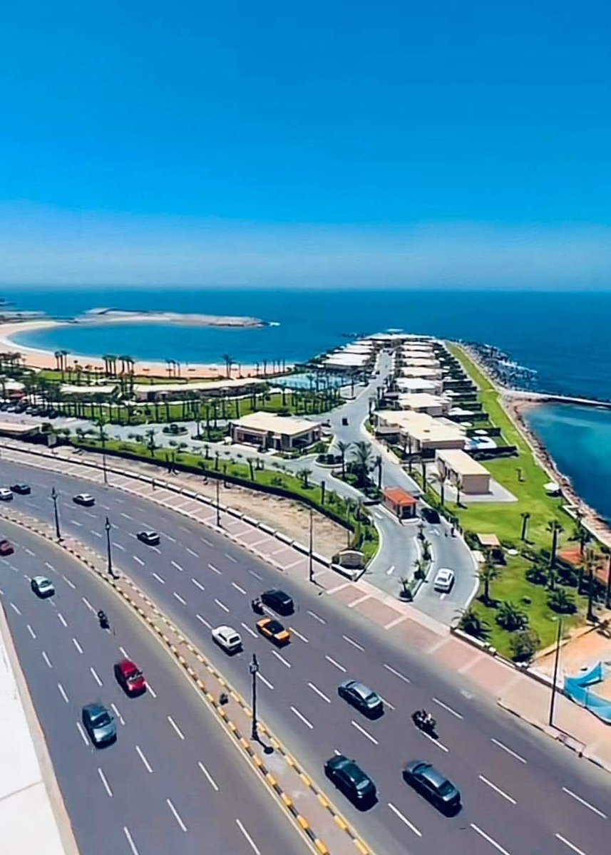 إبحث عن السكينة في زوايا نفسك
 فهناك يسكن الإيمان،
و تُولد الطمأنينة بعيدًا عن صخب الدنيا 
و ضجيج القلوب
#صباح_الخير💙