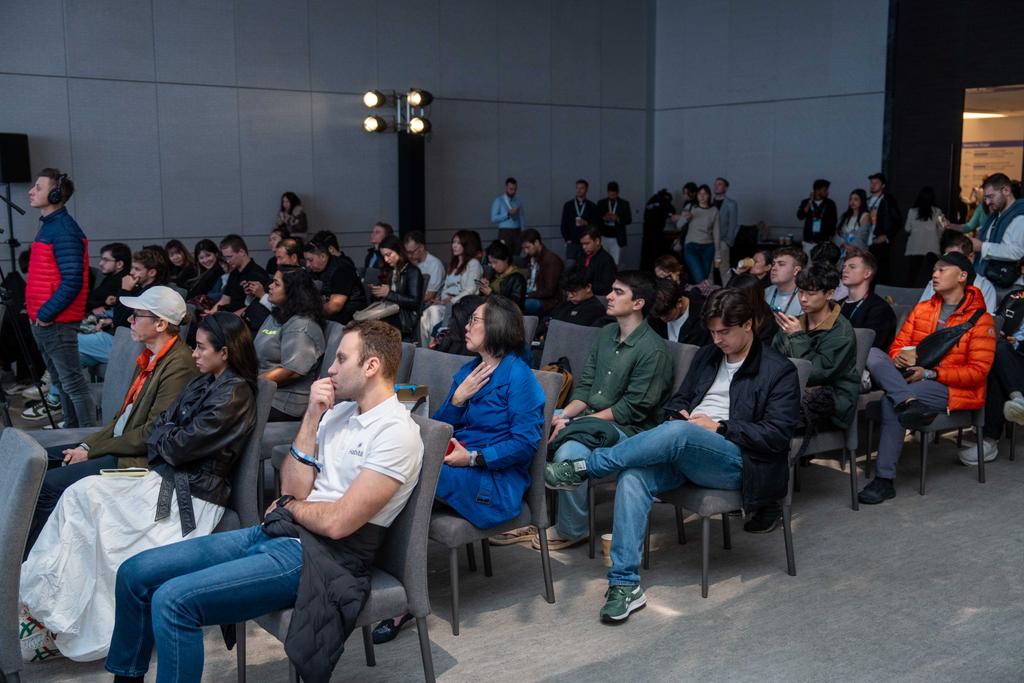 akindo_io's tweet photo. What a powerful session at the HSC Asset Management Conference hosted by @mpost_io during @consensus_hk 🇭🇰🔥

Our CSO @0xMozzen joined the panel
“DePIN & AI Are Infrastructure, Not a Narrative,”
which turned into a deep and practical conversation about what it truly takes to build long-term infrastructure in Web3 🏗️🌐
Huge thanks to the incredible speakers:

• Frank Mong (@fmong), COO at @helium
• Jonathan Llamas (@johnllamas), Chief Product & Strategy Officer at @Sealcoin_QAIT
• Clara Tsao (@tweetclarita), Founding Officer at @FilFoundation
• Larry Pang (@larrypang), Chief Business Officer at @iotex_io

Big appreciation to everyone who joined and engaged in the discussion 👏✨
Special thanks to the Mpost team for organizing such a high-quality gathering 🙏

Let’s keep building, not just narratives 🚀