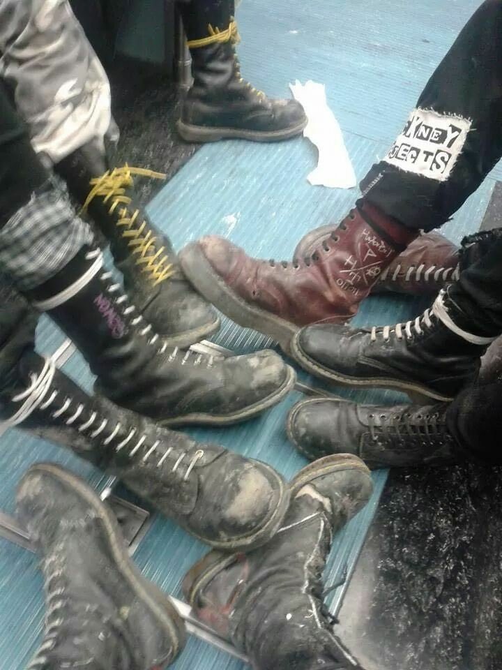 'Always wear shoes that are good for running or fighting.' — Joe Strummer

#punk #punks #punkrock #docs #DocShoe #joestrummer #history #punkrockhistory