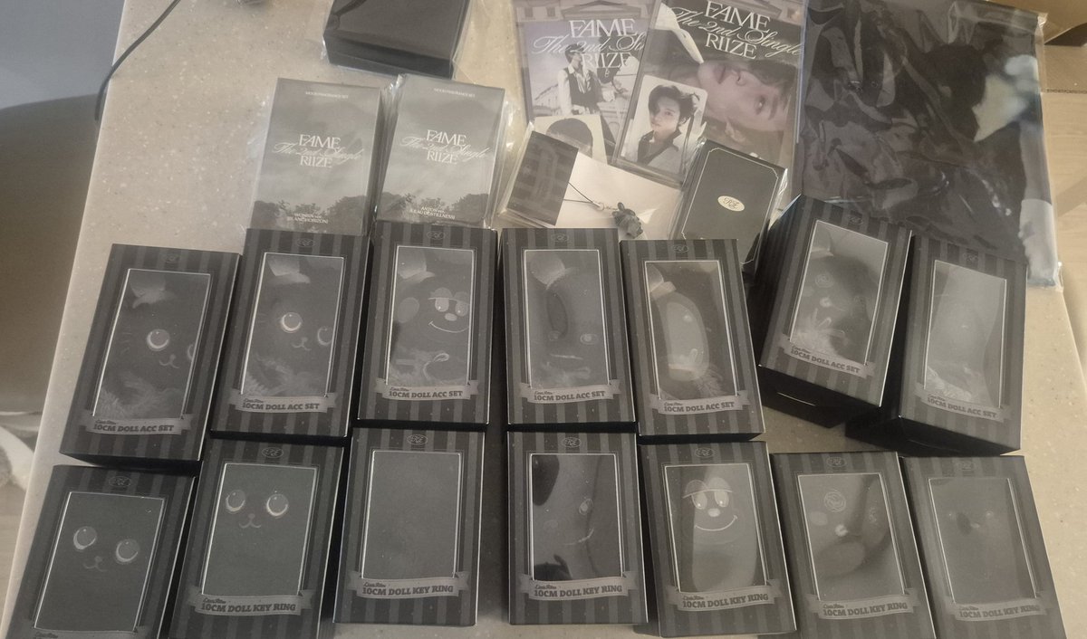 왔다
내 페임 MD  그지가 된 상황에서도  취소안하고 지켜낸 내 인형들 ..   ㅠ ㅠ
#RIIZE  #Fame_MD
이 상황에 멍룡이 더사고싶은건  미친거지 ㅎㅎㅎ
맞아요 저  아미새예요
아이돌에 미친....🥺🫠🫠🫠🫠🫠